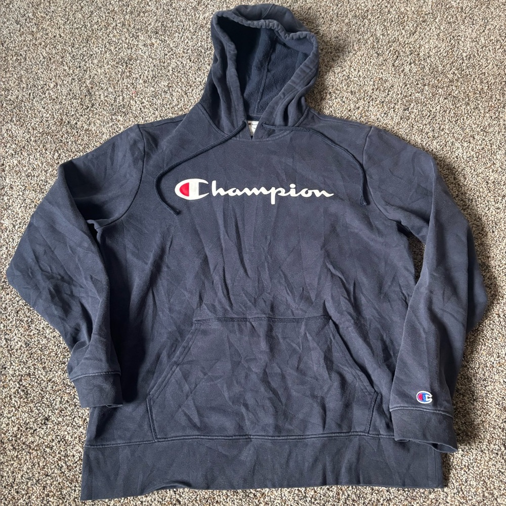 Champion navy blue preowned men’s sweater sweatshirt Hoodie medium